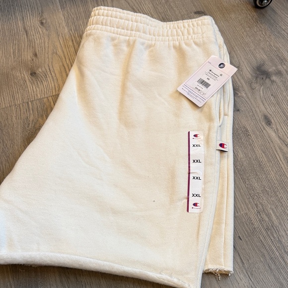 Champion men’s off white shorts nwt - Picture 8 of 8